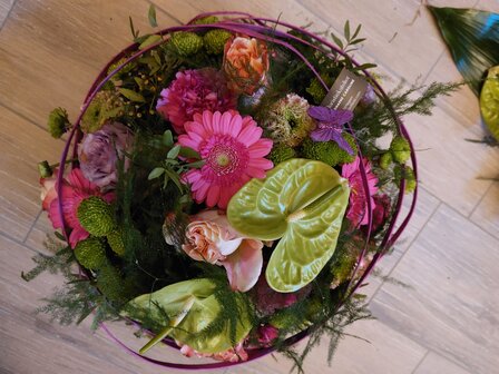 bloemen rond paarse tinten